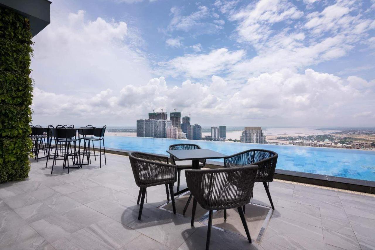 Sf Hotel Penthouse Residences Phnompen Kültér fotó